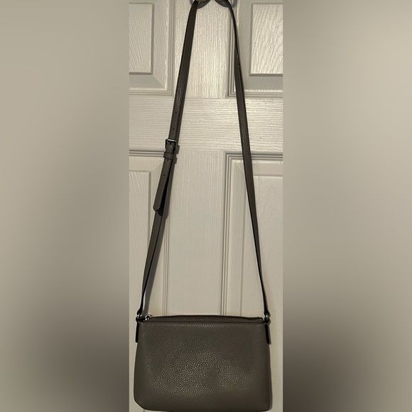 Ralph Lauren 👜 purse, gray pebbled leather with adjustable over shoulder strap - Picture 4 of 9